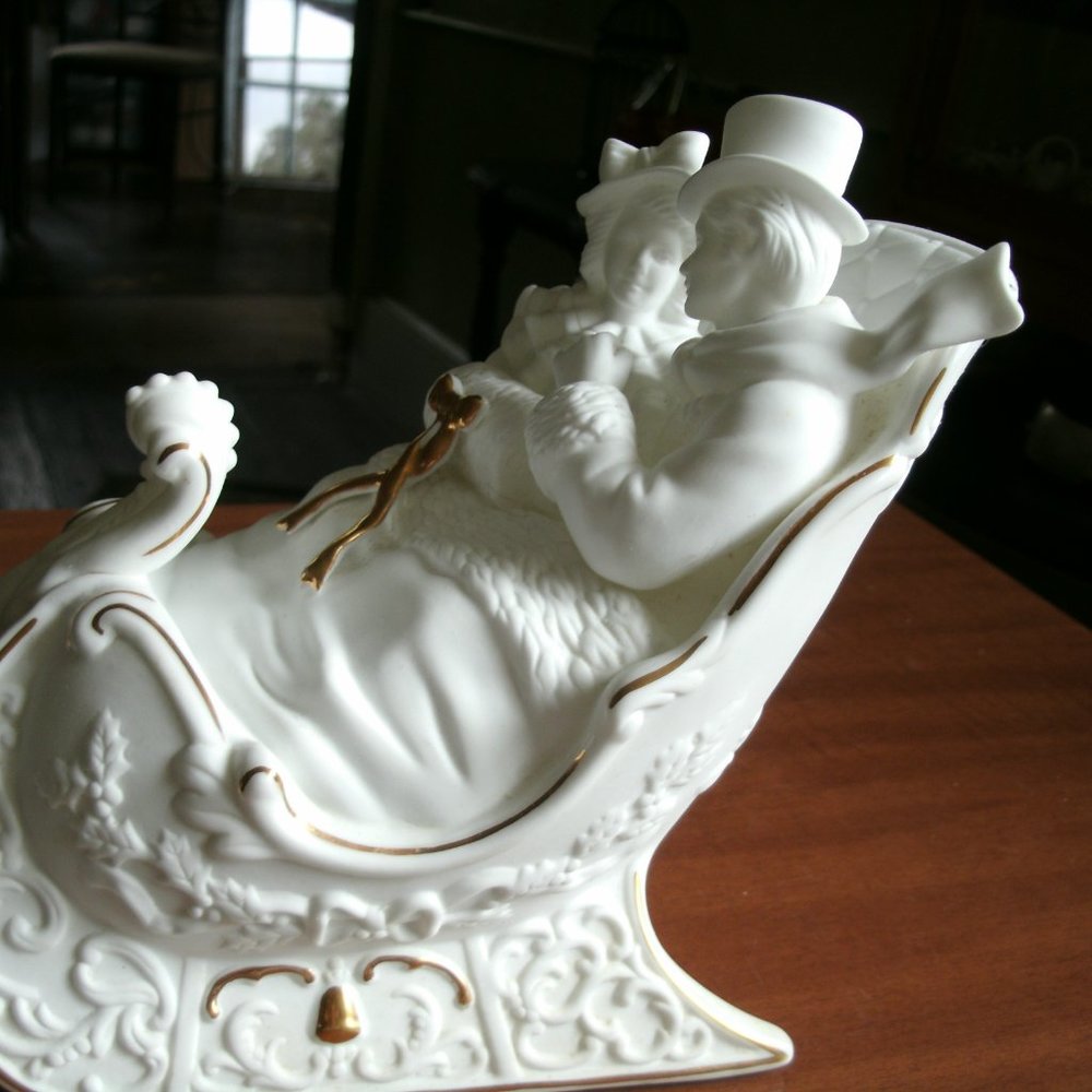 1991 Lenox musical sleigh pays winter wonderland..